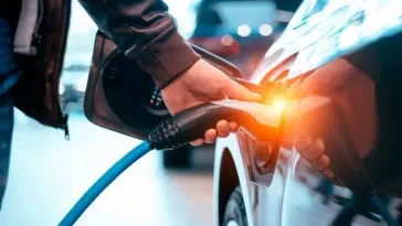 voiture electrique station de recharge ultrarapide