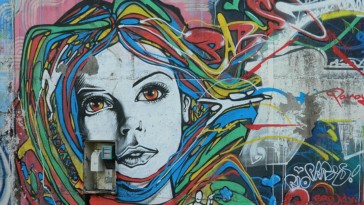 street art paris femme