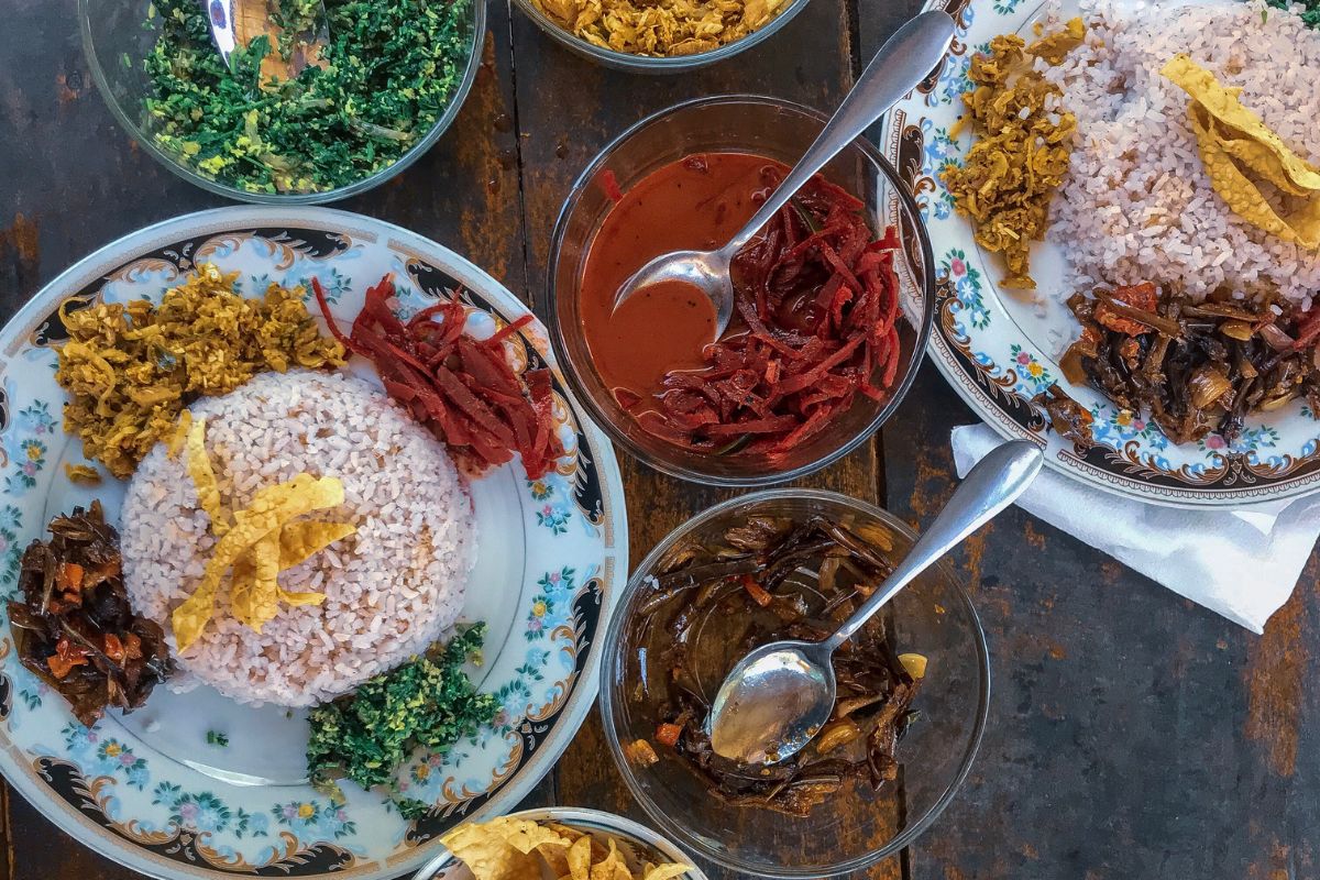 découvrez l'univers gastronomique du sri lanka dans ce micro comptoir parisien