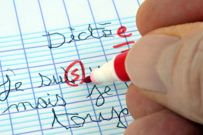 insolite participez à la plus grande dictée du monde de manière totalement gratuite sur les champs Élysées !