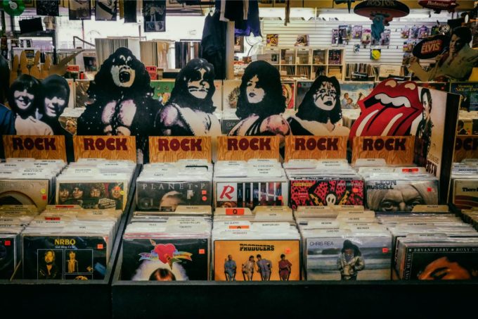 voici les 4 meilleures adresses de disquaires à paris pour retrouver des vinyles collector