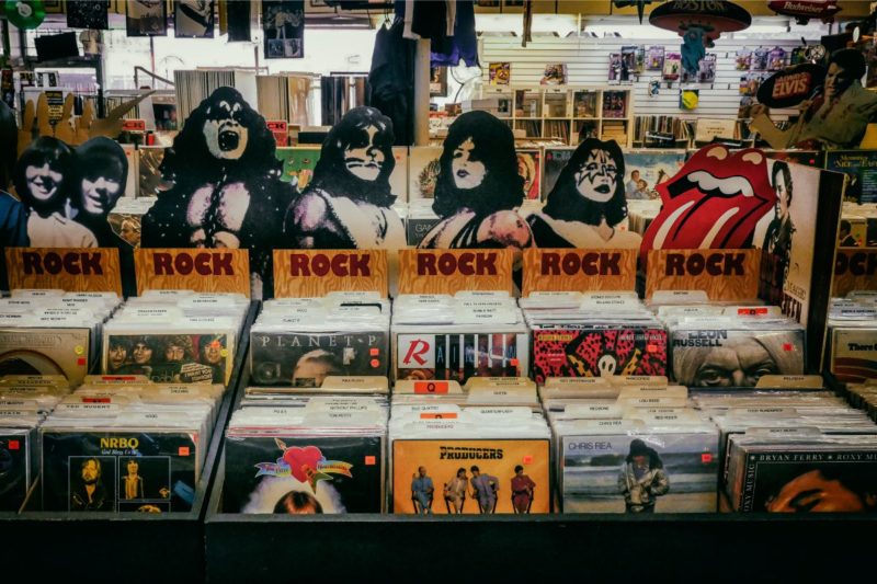 voici les 4 meilleures adresses de disquaires à paris pour retrouver des vinyles collector