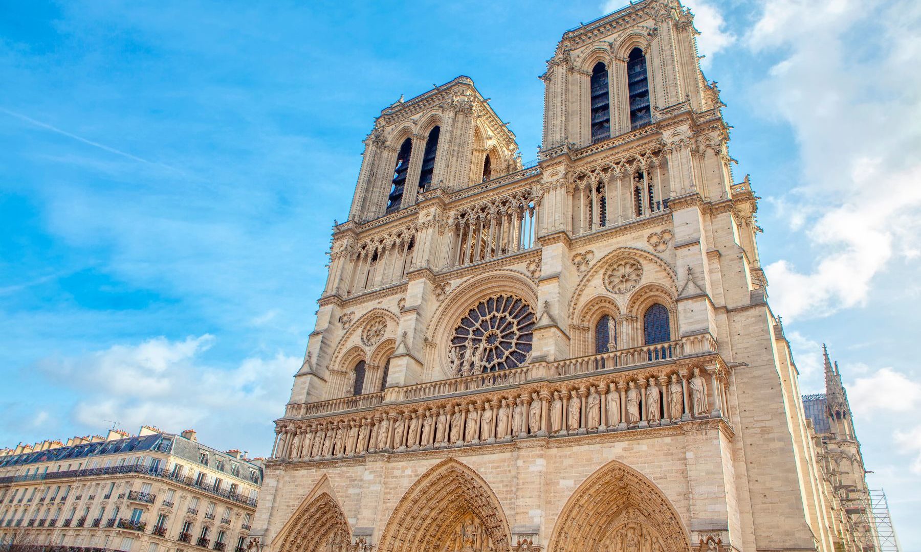 notre dame de paris monument iconique