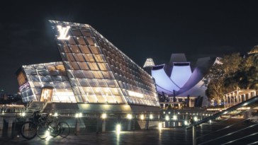 cette exposition située à la fondation luis vuitton retrace le new york des années 80