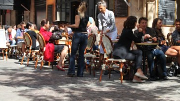 le café des délices une adresse incontournable à la terrasse charmante à paris