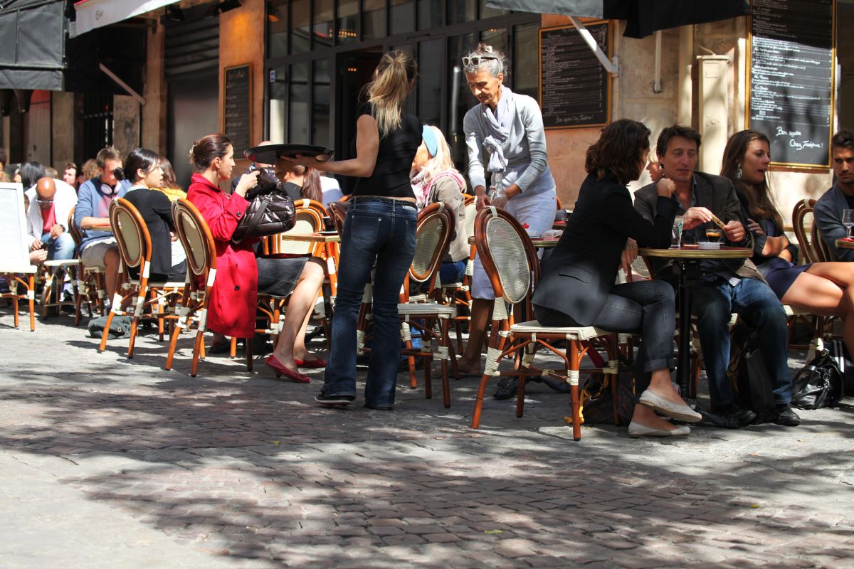 le café des délices une adresse incontournable à la terrasse charmante à paris