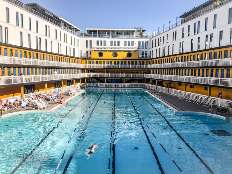 découvrez notre liste des meilleures piscines découvertes avec solarium à