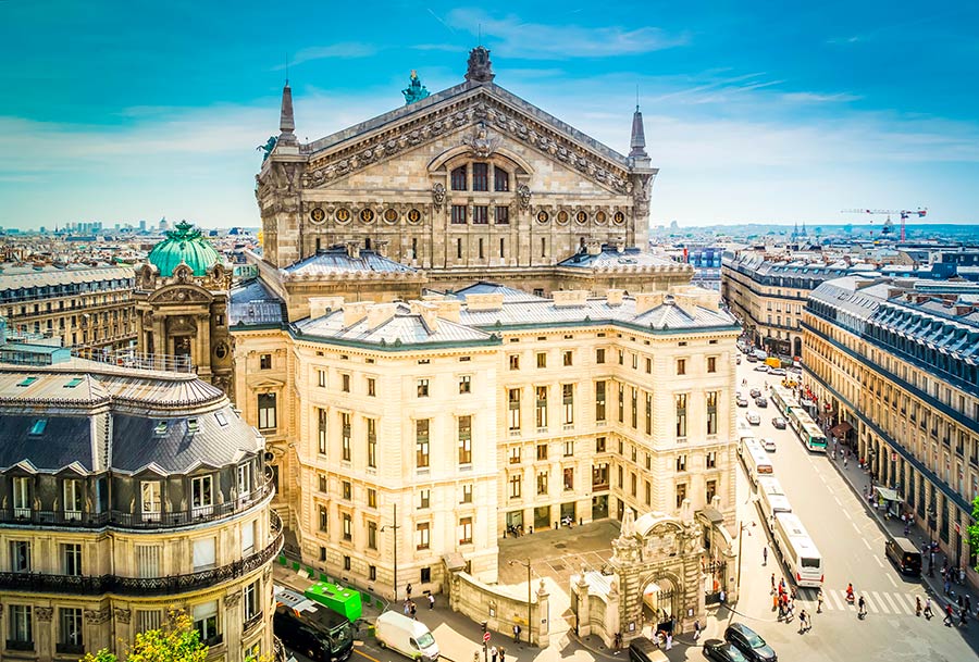 Vue arrière de l'Opéra Garnier à Paris