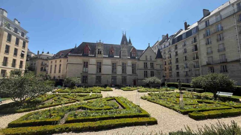 hotel de sens