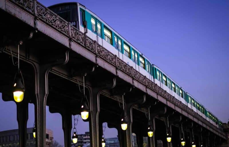 metro-parisien-nuit